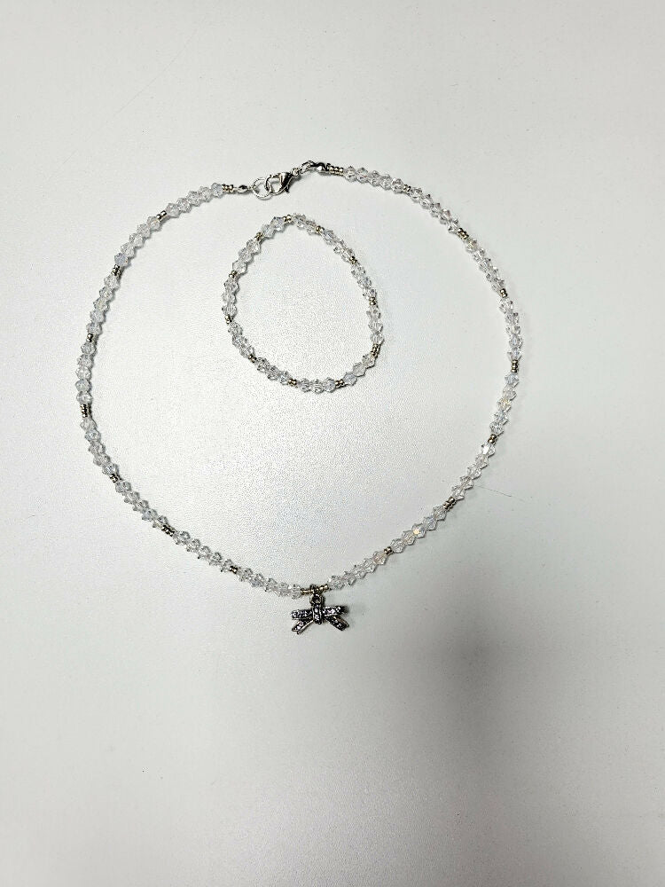 Set of necklace with bracelet