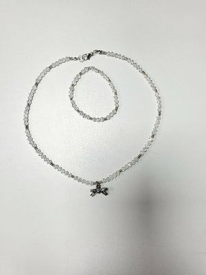 Set of necklace with bracelet