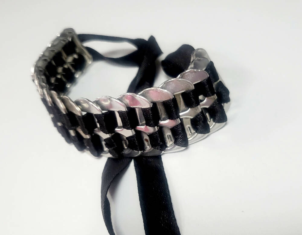 Soda tabs ribbon capsule bracelet