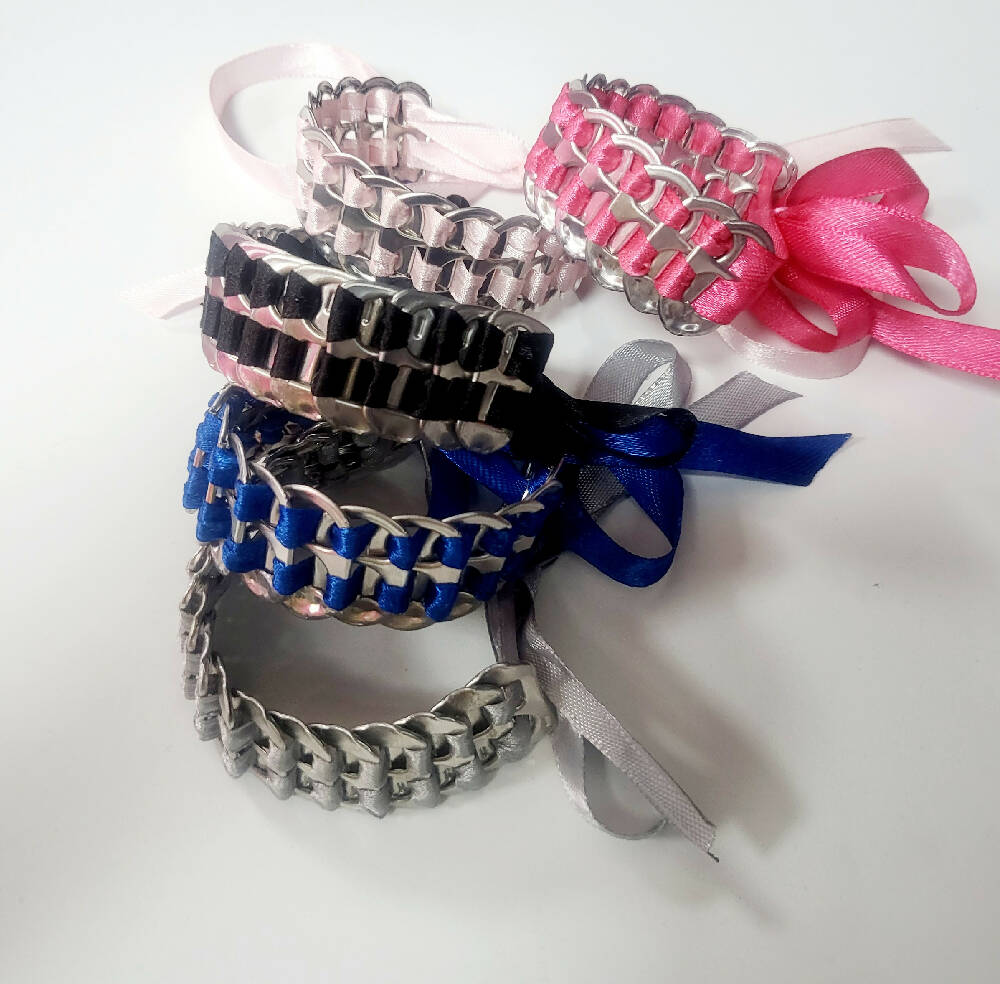 Soda tabs ribbon capsule bracelet