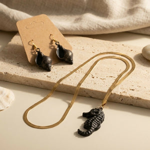 Seahorse Noir Chain Set