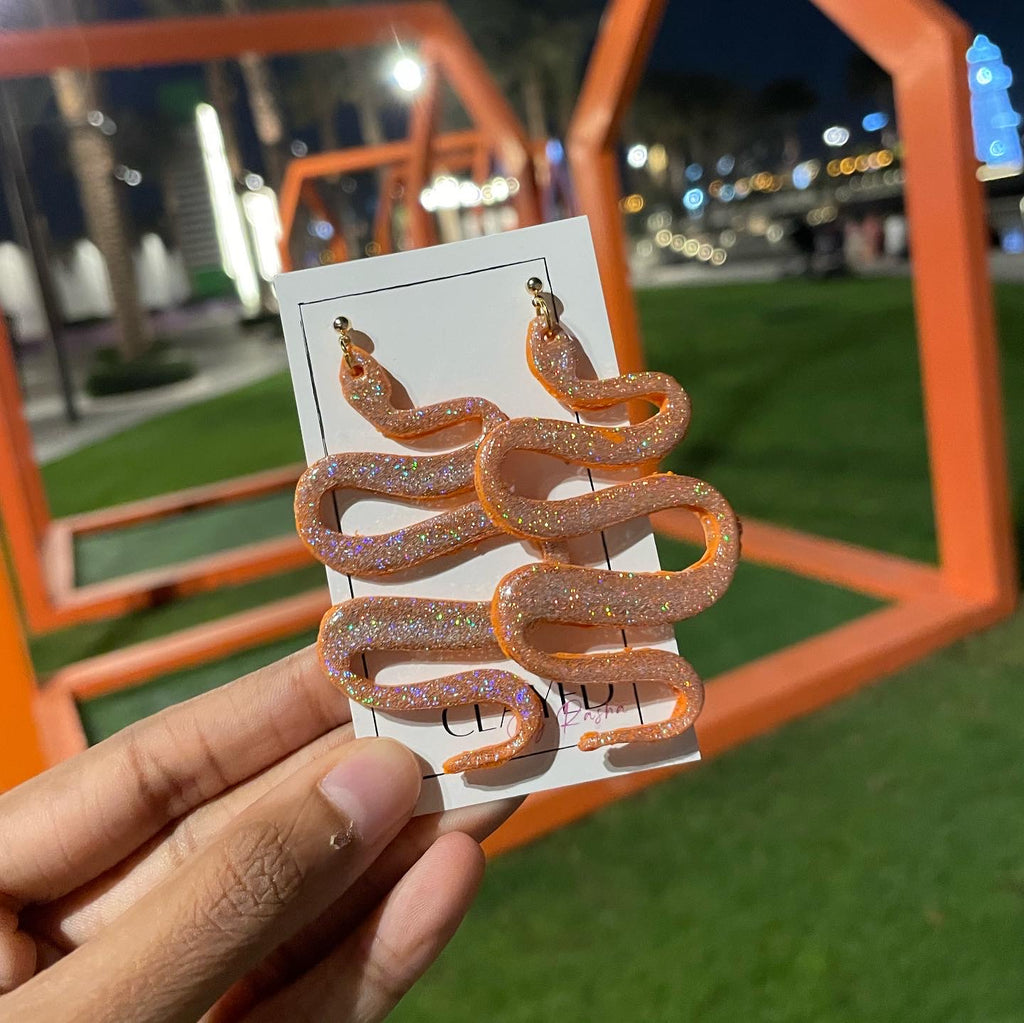 Holographic Snakes