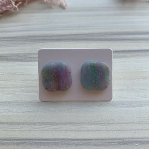 Flower studs in turquoise marble