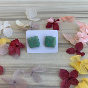 Square studs in green/gold