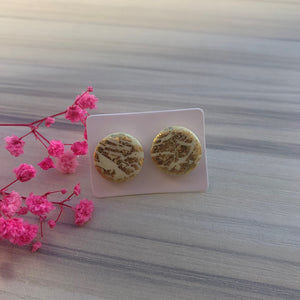 Round studs I. Pastel yellow/gold medium