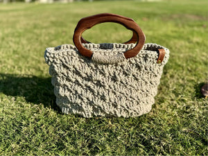Cocoa handbag with wooden handles